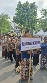 Kirab Pamong dalam Rangka Mangayubagya Yuswo Dalem kaping 80